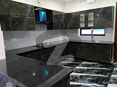 بحریہ ٹاؤن فیز 8 بحریہ ٹاؤن راولپنڈی,راولپنڈی میں 3 کمروں کا 5 مرلہ مکان 1.75 کروڑ میں برائے فروخت۔