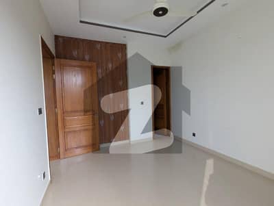 ڈی ۔ 12 اسلام آباد میں 4 کمروں کا 4 مرلہ مکان 4.5 کروڑ میں برائے فروخت۔