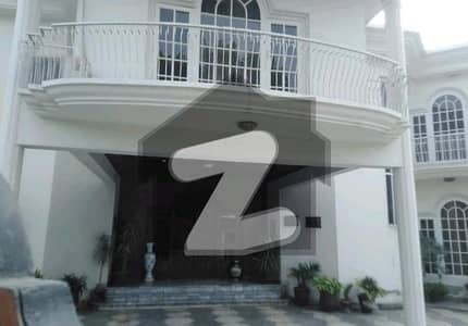 2 Kanal Spacious House Available In Cavalry Ground For Sale