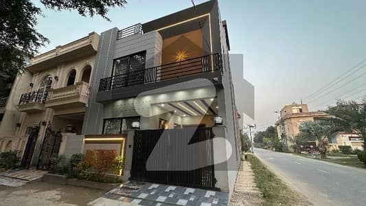 BANKERS AVENUE COOPERATIVE HOUSING SOCIETY BEDIAN ROAD  5 MARLA FULL HOUSE AVAILABLE ON RENT  BEDROOMS , 3 ATTACH BATH