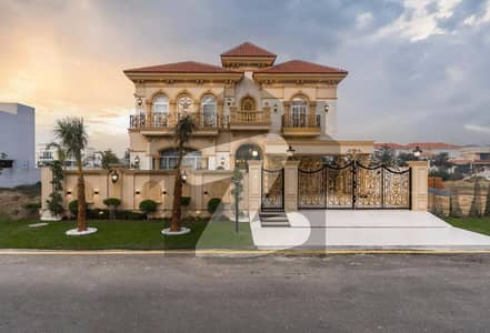 ڈی ایچ اے فیز 7 - بلاک کیو فیز 7,ڈیفنس (ڈی ایچ اے),لاہور میں 5 کمروں کا 1 کنال مکان 7.25 کروڑ میں برائے فروخت۔