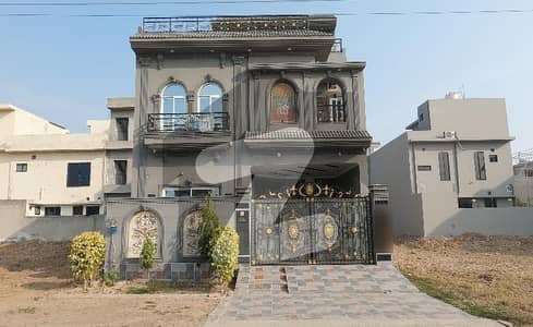 Best Options For Prime Location House Is Available For sale In Central Park - Block A1