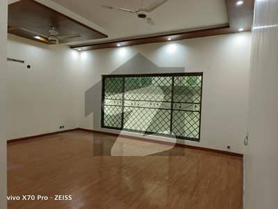 18 Marla Beautiful House Available For Rent Canal Road Socity Faisalabad