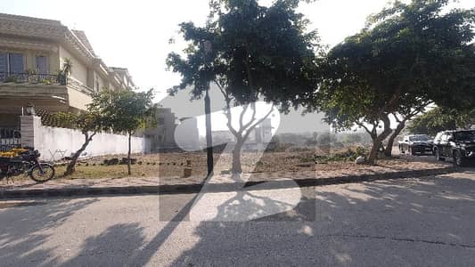 ڈی ایچ اے فیز 1 - سیکٹر ایف ڈی ایچ اے ڈیفینس فیز 1,ڈی ایچ اے ڈیفینس,اسلام آباد میں 1 کنال رہائشی پلاٹ 7.0 کروڑ میں برائے فروخت۔ ڈی ایچ اے فیز 1 - سیکٹر ایف ڈی ایچ اے ڈیفینس فیز 1,ڈی ایچ اے ڈیفینس,اسلام آباد میں 1 کنال رہائشی پلاٹ 7.0 کروڑ میں برائے فروخت۔