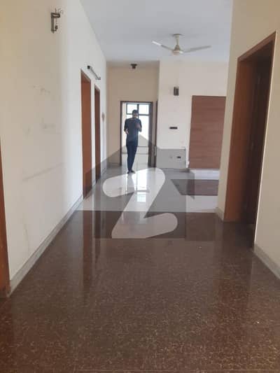 ڈی ایچ اے فیز 3 - بلاک ایکس فیز 3,ڈیفنس (ڈی ایچ اے),لاہور میں 2 کمروں کا 1 کنال بالائی پورشن 1.0 لاکھ میں کرایہ پر دستیاب ہے۔