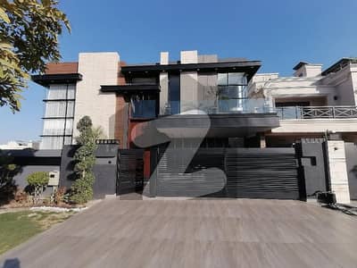 رائل آرچرڈ ملتان پبلک سکول روڈ,ملتان میں 5 کمروں کا 1 کنال مکان 8.25 کروڑ میں برائے فروخت۔