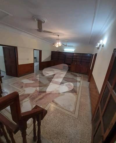 آئی ۔ 8/3 آئی ۔ 8,اسلام آباد میں 6 کمروں کا 12 مرلہ مکان 3.0 لاکھ میں کرایہ پر دستیاب ہے۔