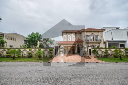 ڈی ایچ اے فیز 6 ڈیفنس (ڈی ایچ اے),لاہور میں 5 کمروں کا 2 کنال مکان 15.5 کروڑ میں برائے فروخت۔