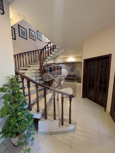 ایف ۔ 8 اسلام آباد میں 4 کمروں کا 1 کنال مکان 4.9 لاکھ میں کرایہ پر دستیاب ہے۔