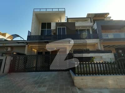 ڈی ۔ 12/1 ڈی ۔ 12,اسلام آباد میں 5 کمروں کا 10 مرلہ مکان 12.8 کروڑ میں برائے فروخت۔