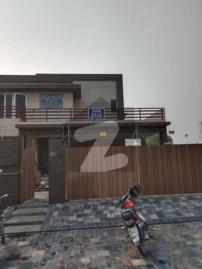 ڈی ایچ اے فیز 8 ڈیفنس (ڈی ایچ اے),لاہور میں 6 کمروں کا 1 کنال مکان 13.0 کروڑ میں برائے فروخت۔