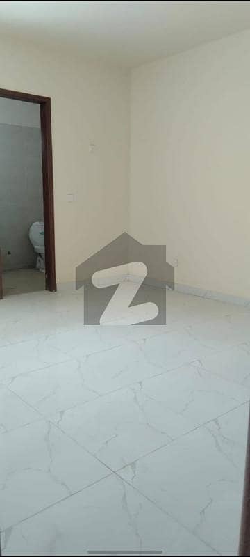 صائمہ لگژری ہومز کراچی میں 5 کمروں کا 10 مرلہ مکان 1.35 لاکھ میں کرایہ پر دستیاب ہے۔