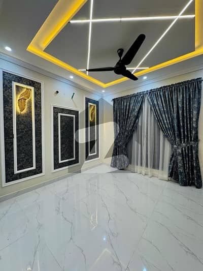 پارک ویو سٹی لاہور میں 4 کمروں کا 5 مرلہ مکان 2.45 کروڑ میں برائے فروخت۔