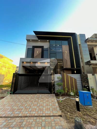 رائل آرچرڈ ملتان پبلک سکول روڈ,ملتان میں 4 کمروں کا 5 مرلہ مکان 1.9 کروڑ میں برائے فروخت۔