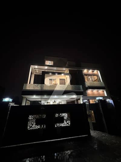 بحریہ آرچرڈ فیز 1 ۔ سینٹرل بحریہ آرچرڈ فیز 1,بحریہ آرچرڈ,لاہور میں 5 کمروں کا 10 مرلہ مکان 3.45 کروڑ میں برائے فروخت۔