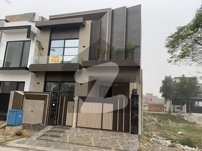 ڈی ایچ اے 11 رہبر فیز 2 ڈی ایچ اے 11 رہبر,لاہور میں 3 کمروں کا 5 مرلہ مکان 2.7 کروڑ میں برائے فروخت۔