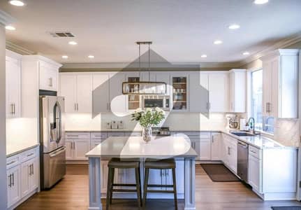 بحریہ ٹاؤن سیکٹر ای بحریہ ٹاؤن,لاہور میں 2 کمروں کا 4 مرلہ فلیٹ 1.28 کروڑ میں برائے فروخت۔