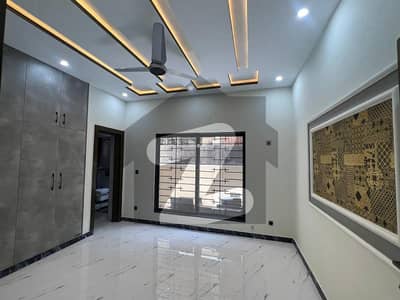 F-7/3 2000 Square Yards House Up For Sale