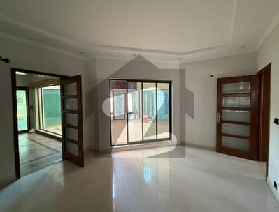 ڈی ایچ اے فیز 8 سابقہ ایئر ایوینیو ڈی ایچ اے فیز 8,ڈی ایچ اے ڈیفینس,لاہور میں 2 کمروں کا 1 کنال بالائی پورشن 85.0 ہزار میں کرایہ پر دستیاب ہے۔