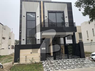 ڈی ایچ اے 11 رہبر فیز 2 ڈی ایچ اے 11 رہبر,لاہور میں 3 کمروں کا 5 مرلہ مکان 2.55 کروڑ میں برائے فروخت۔