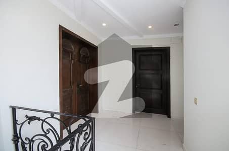 01 KANAL DESIGNER LUXURY UPPER PORTION AVAILABLE FOR RENT