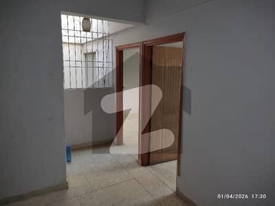 گلستانِِ جوہر ۔ بلاک 7 گلستانِ جوہر,کراچی میں 2 کمروں کا 4 مرلہ فلیٹ 75.0 لاکھ میں برائے فروخت۔