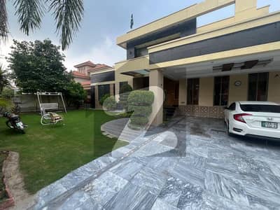 ڈی ایچ اے فیز 8 سابقہ ​​پارک ویو ڈی ایچ اے فیز 8,ڈی ایچ اے ڈیفینس,لاہور میں 6 کمروں کا 2 کنال مکان 22.0 کروڑ میں برائے فروخت۔