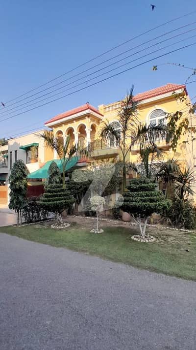 5 Bedrooms Slightly Used 10 Marla Luxurious House available for Sale at Excellent Location - Original Picture are attached