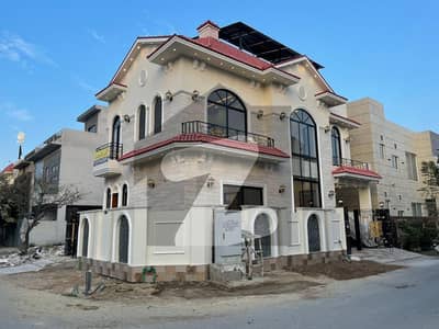 ڈی ایچ اے 11 رہبر فیز 2 ڈی ایچ اے 11 رہبر,لاہور میں 3 کمروں کا 5 مرلہ مکان 2.7 کروڑ میں برائے فروخت۔