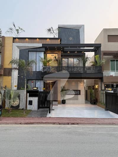 10 Marla Near to Park Masjid Market House For Sale in DHA Phase 6