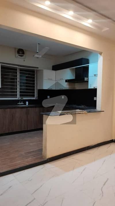 ای ۔ 11/1 ای ۔ 11,اسلام آباد میں 5 کمروں کا 8 مرلہ مکان 5.0 کروڑ میں برائے فروخت۔