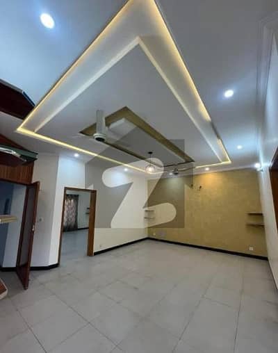 بحریہ انکلیو بحریہ ٹاؤن,اسلام آباد میں 5 کمروں کا 10 مرلہ مکان 1.2 لاکھ میں کرایہ پر دستیاب ہے۔