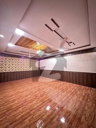 8 Bed Triple Storey House For Rent On 10 Marla