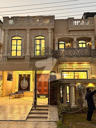 فارمانئیٹس ہاؤسنگ سکیم ۔ بلاک ایم فارمانئیٹس ہاؤسنگ سکیم,لاہور میں 5 کمروں کا 10 مرلہ مکان 4.3 کروڑ میں برائے فروخت۔