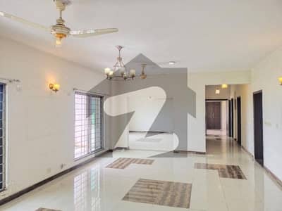 عسکری 11 ۔ سیکٹر بی اپارٹمنٹس عسکری 11,عسکری,لاہور میں 4 کمروں کا 12 مرلہ فلیٹ 3.3 کروڑ میں برائے فروخت۔