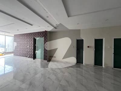 ڈی ایچ اے فیز 6 - مین بلیوارڈ ڈی ایچ اے فیز 6,ڈیفنس (ڈی ایچ اے),لاہور میں 4 مرلہ دفتر 1.0 لاکھ میں کرایہ پر دستیاب ہے۔