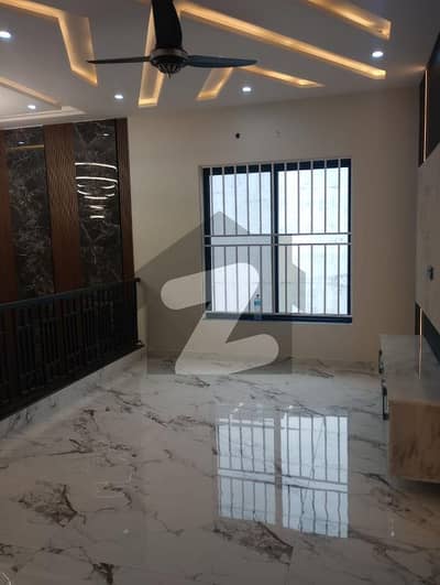 سٹی ہاؤسنگ سوسائٹی - بلاک بی سٹی ہاؤسنگ سوسائٹی,سیالکوٹ میں 5 کمروں کا 10 مرلہ مکان 4.75 کروڑ میں برائے فروخت۔