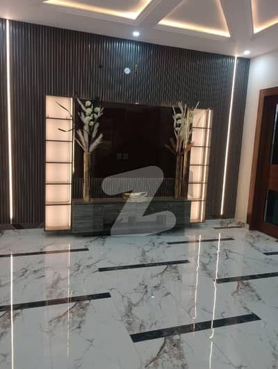 سٹی ہاؤسنگ سوسائٹی - بلاک بی سٹی ہاؤسنگ سوسائٹی,سیالکوٹ میں 5 کمروں کا 10 مرلہ مکان 4.8 کروڑ میں برائے فروخت۔