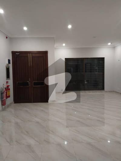 ڈی ایچ اے فیز 8 ڈیفنس (ڈی ایچ اے),لاہور میں 3 کمروں کا 10 مرلہ بالائی پورشن 70.0 ہزار میں کرایہ پر دستیاب ہے۔