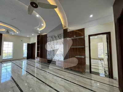 ڈی ایچ اے ڈیفینس فیز 2 ڈی ایچ اے ڈیفینس,اسلام آباد میں 9 کمروں کا 1 کنال مکان 16.5 کروڑ میں برائے فروخت۔