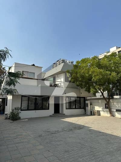 500 Square Yards House Situated In Clifton - Block 9 For Rent