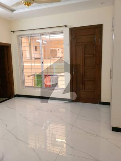 سوان گارڈن ۔ بلاک سی سوان گارڈن,اسلام آباد میں 8 کمروں کا 1 مرلہ مکان 4.5 لاکھ میں کرایہ پر دستیاب ہے۔