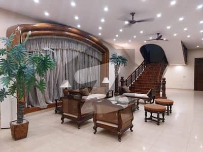 1000 Yards Bungalow For Rent Guest House Multinational & Doctor