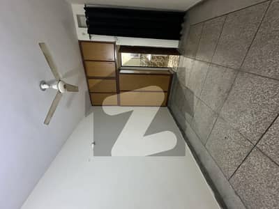 جوہر ٹاؤن فیز 1 جوہر ٹاؤن,لاہور میں 1 کمرے کا 4 مرلہ زیریں پورشن 31.0 ہزار میں کرایہ پر دستیاب ہے۔