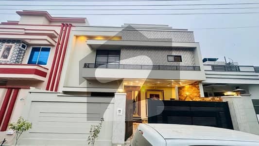 کینال ویو - سیکٹر 3 کینال ویو ہاؤسنگ سکیم,گوجرانوالہ میں 5 کمروں کا 10 مرلہ مکان 4.0 کروڑ میں برائے فروخت۔