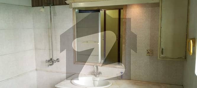 ڈی ایچ اے فیز 3 ڈیفنس (ڈی ایچ اے),لاہور میں 1 کنال کمرہ 37.0 ہزار میں کرایہ پر دستیاب ہے۔