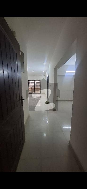 سفاری اینکلیو آپارٹمنٹس یونیورسٹی روڈ,کراچی میں 3 کمروں کا 6 مرلہ فلیٹ 1.58 کروڑ میں برائے فروخت۔