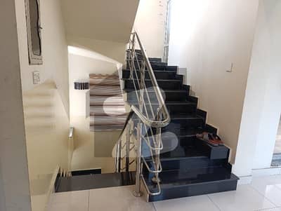 ڈی ایچ اے فیز 8 سابقہ ایئر ایوینیو ڈی ایچ اے فیز 8,ڈی ایچ اے ڈیفینس,لاہور میں 2 کمروں کا 10 مرلہ بالائی پورشن 65.0 ہزار میں کرایہ پر دستیاب ہے۔