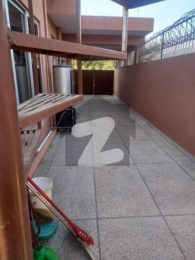 ڈی ۔ 12/3 ڈی ۔ 12,اسلام آباد میں 7 کمروں کا 1 کنال مکان 24.0 کروڑ میں برائے فروخت۔