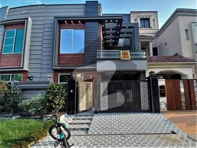 بحریہ ٹاؤن ۔ بلاک اے اے بحریہ ٹاؤن سیکٹرڈی,بحریہ ٹاؤن,لاہور میں 3 کمروں کا 5 مرلہ مکان 1.9 کروڑ میں برائے فروخت۔